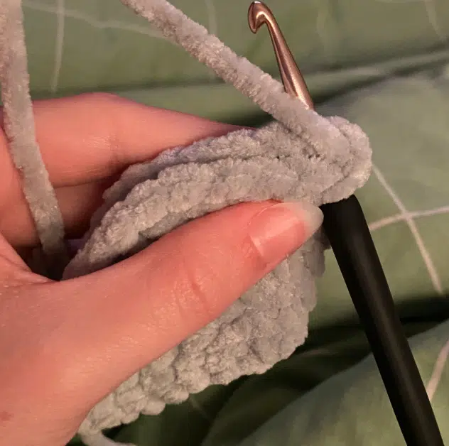 crocheting a fin for the crochet turtle