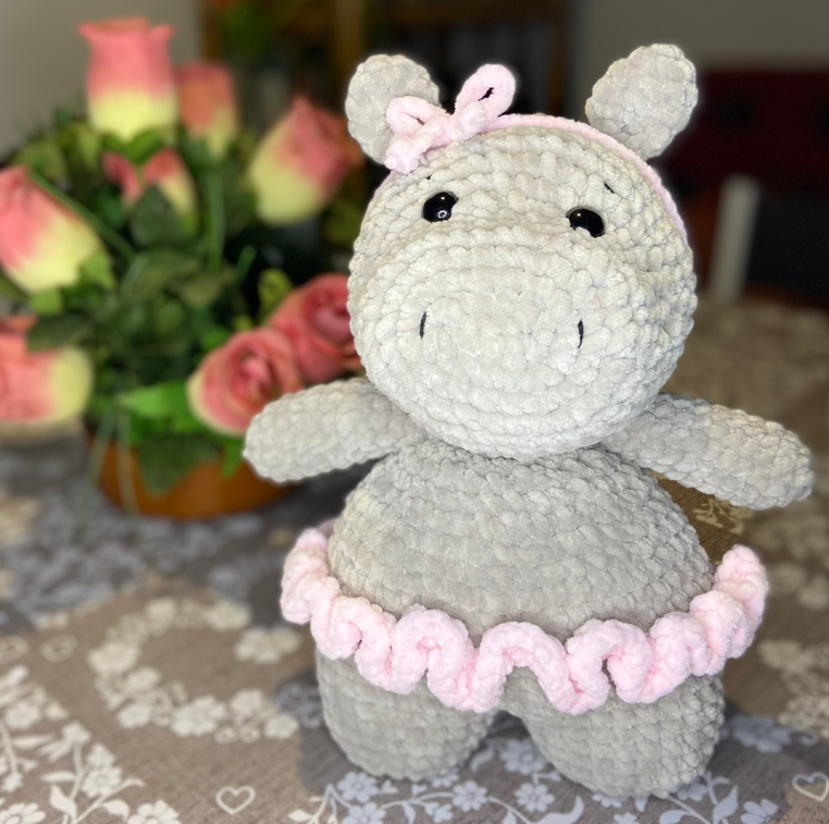 finished crochet hippo plushie for a free pattern