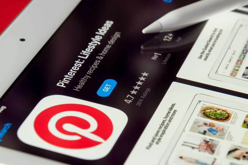 a visual of downloading the app Pinterest on a tablet
